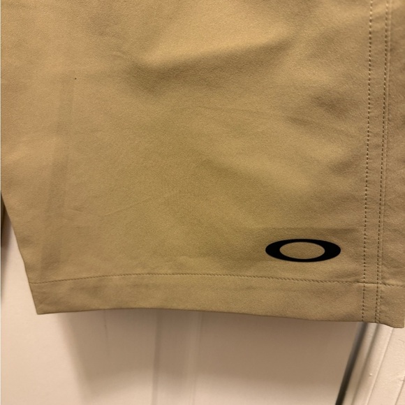 Oakley Men's Khaki Flat Front Shorts 
REGULAR FIT - Picture 5 of 10